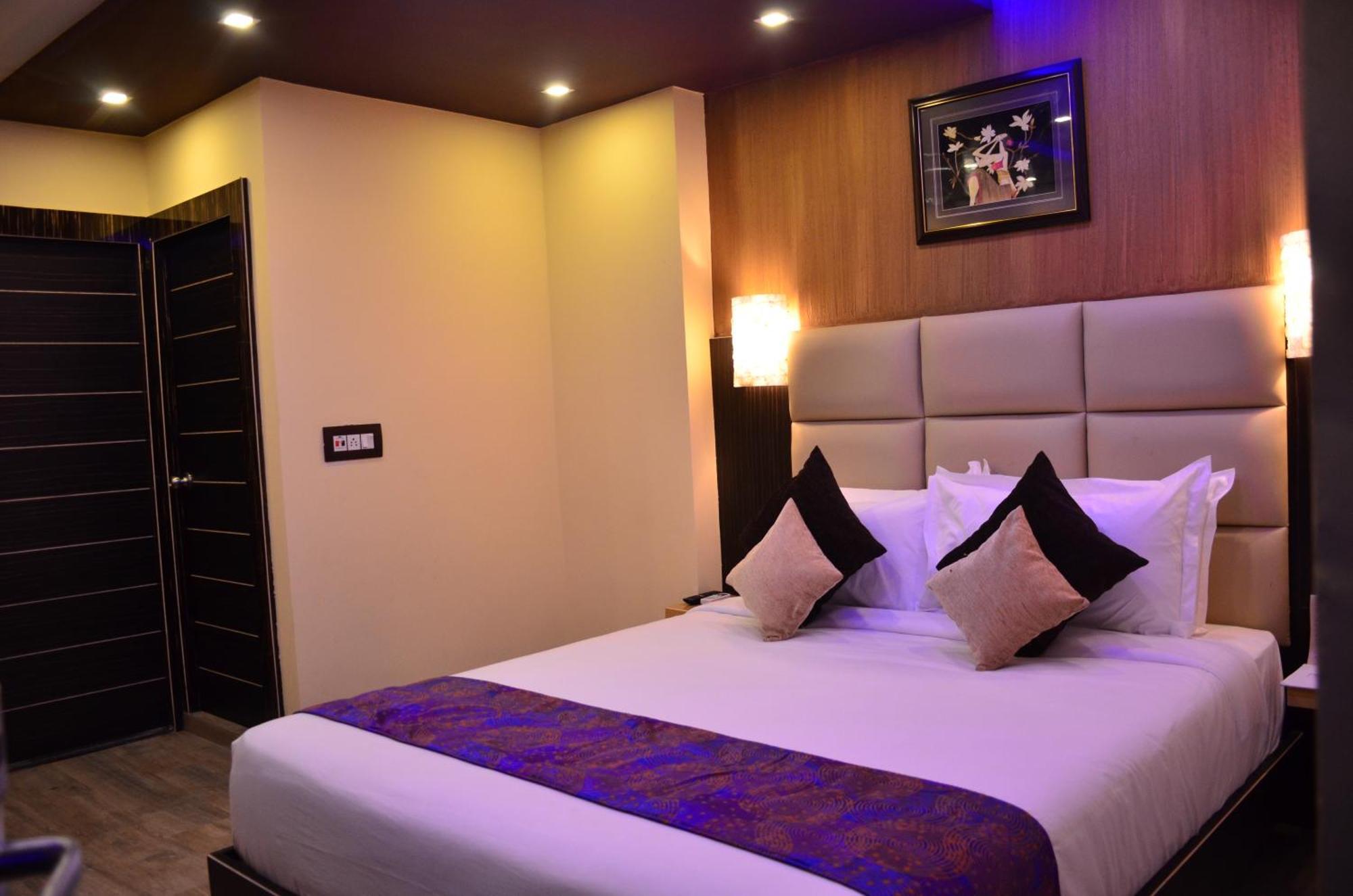 Dolphin Chocolate Inn Chandannagar Εξωτερικό φωτογραφία