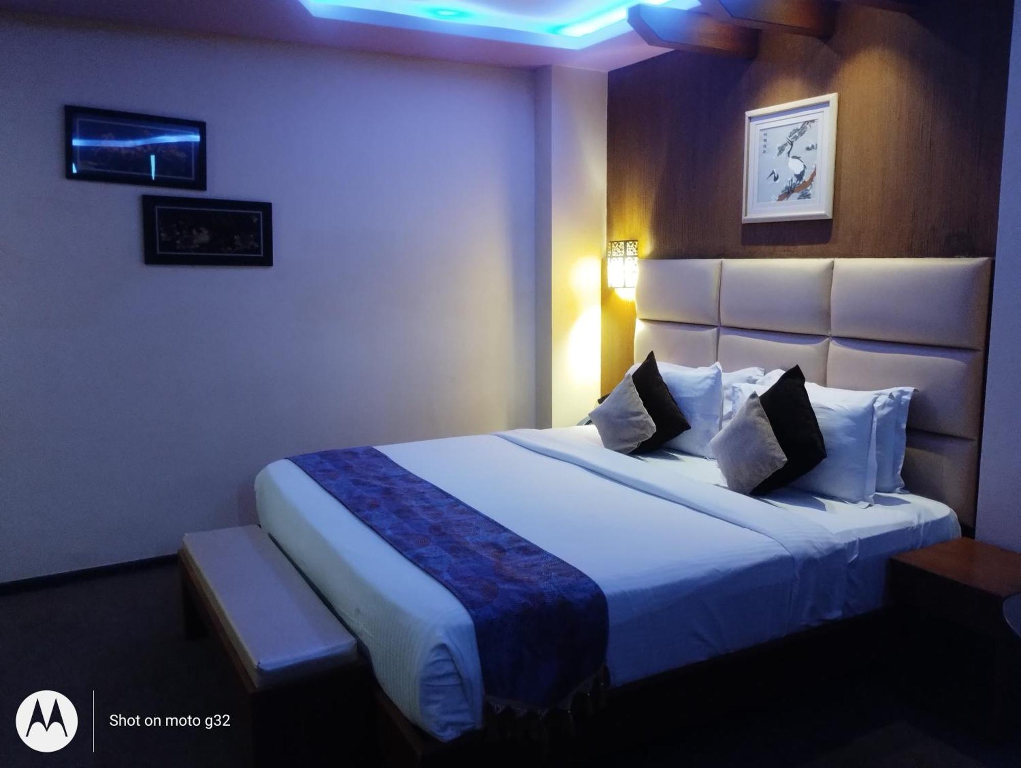 Dolphin Chocolate Inn Chandannagar Εξωτερικό φωτογραφία